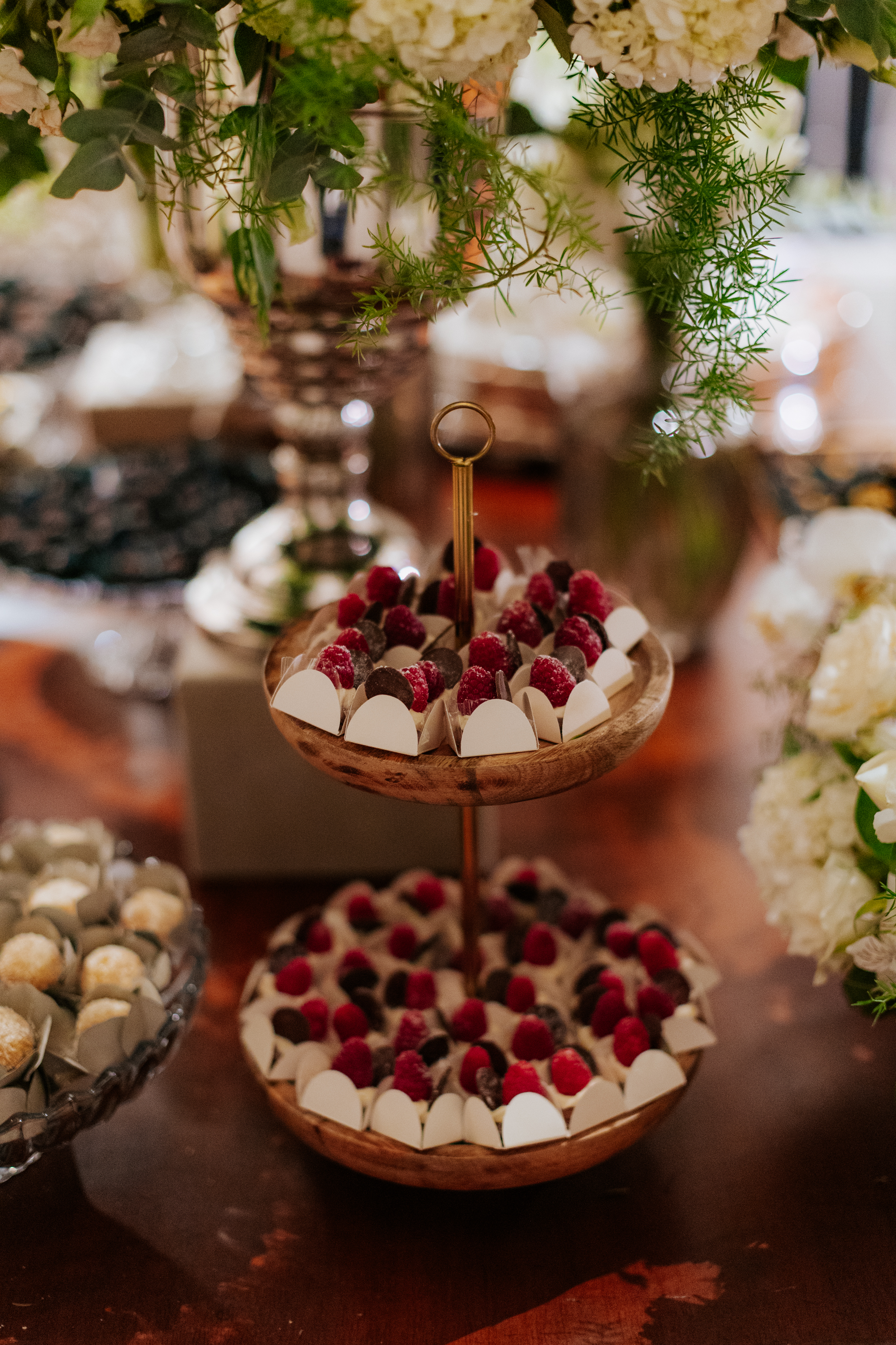 Bolo de casamento com acabamento sofisticado e personalizado
